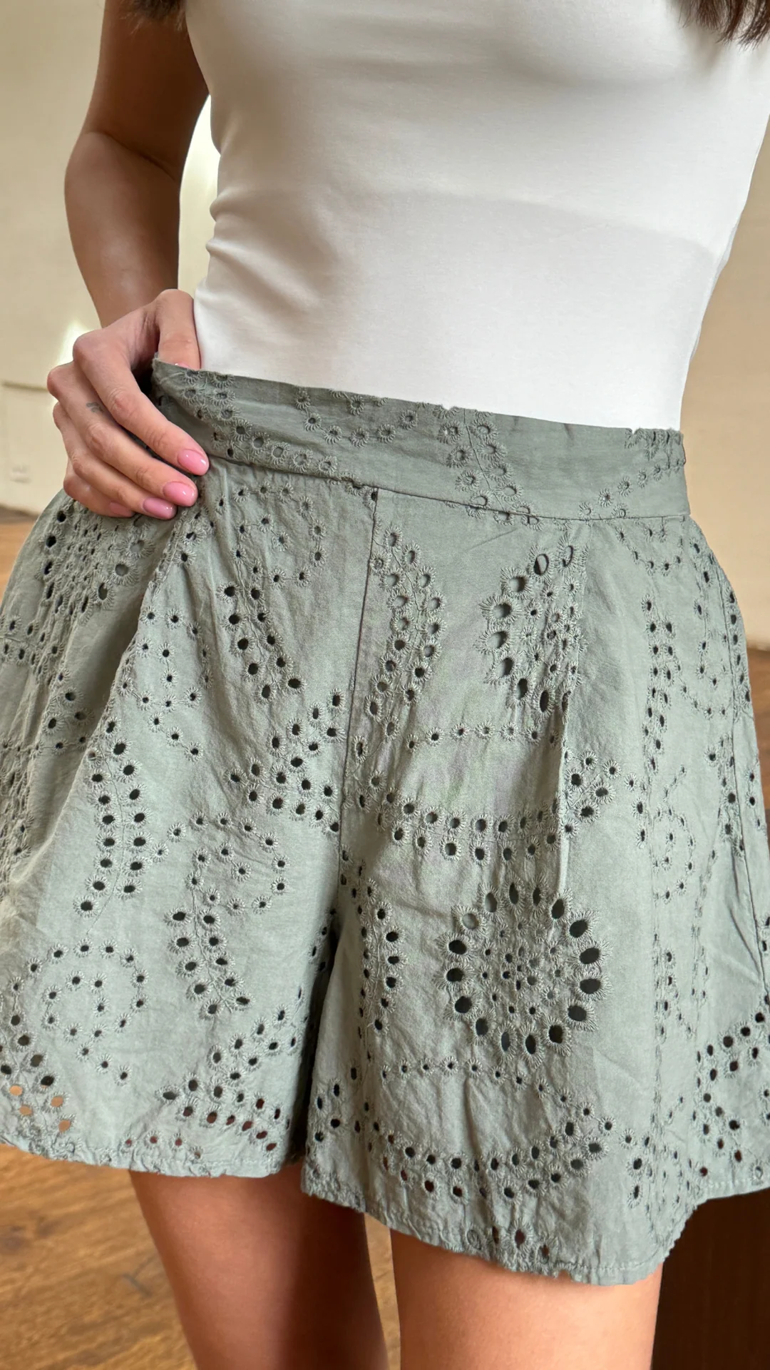 Laina Broderie Shorts - Khaki - Image 7